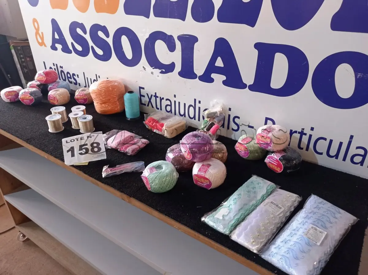 LOTE 158 - 30 - ITENS PARA ARTESANATO (APROXIMADAMENTE) (NO ESTADO, NÃO SABEMOS SE FUNCIONA. LEILÃO NÃO TEM GARANTIA E NEM DEVOLUÇÃO, SUJEITO A POSSÍVEIS AVARIAS VISÍVEIS/OCULTAS E/OU AUSÊNCIA DE COMPONENTES)