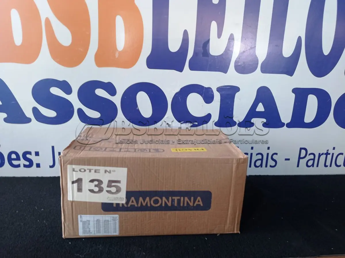 LOTE 135 - 01 - JOGO DE PANELA TRAMONTINA 15 PEÇAS (NO ESTADO, NÃO SABEMOS SE FUNCIONA. LEILÃO NÃO TEM GARANTIA E NEM DEVOLUÇÃO, SUJEITO A POSSÍVEIS AVARIAS VISÍVEIS/OCULTAS E/OU AUSÊNCIA DE COMPONENTES)