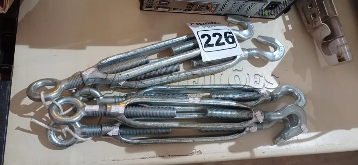 LOTE 226 - 05 ESTICADORES PARA CABO DE AÇO. (NO ESTADO) ATENÇÃO! FAZER A VISITAÇÃO ANTES DE ARREMATAR, NÃO SABEMOS SE FUNCIONA. LEILÃO NÃO TEM GARANTIA E NEM DEVOLUÇÃO, SUJEITO A POSSÍVEIS AVARIAS VISÍVEIS/OCULTAS E/OU AUSÊNCIA DE COMPONENTES.