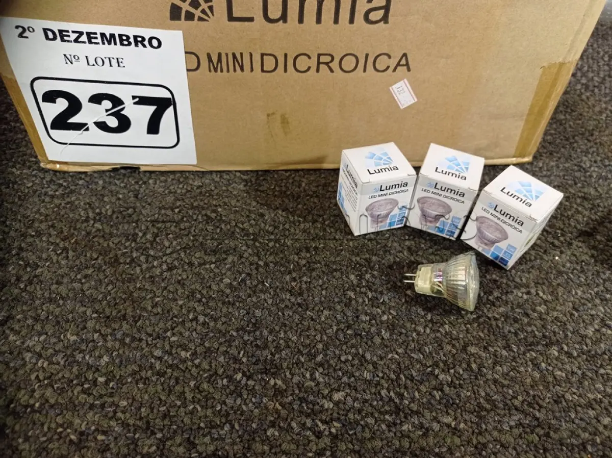 LOTE 237 - 01 LOTE COM APROXIMADAMENTE 80 LÂMPADAS DICROICA 1W 220V. (NO ESTADO) ATENÇÃO! FAZER A VISITAÇÃO ANTES DE ARREMATAR, NÃO SABEMOS SE FUNCIONA. LEILÃO NÃO TEM GARANTIA E NEM DEVOLUÇÃO, SUJEITO A POSSÍVEIS AVARIAS VISÍVEIS/OCULTAS E/OU AUSÊNCIA DE COMPONENTES.
