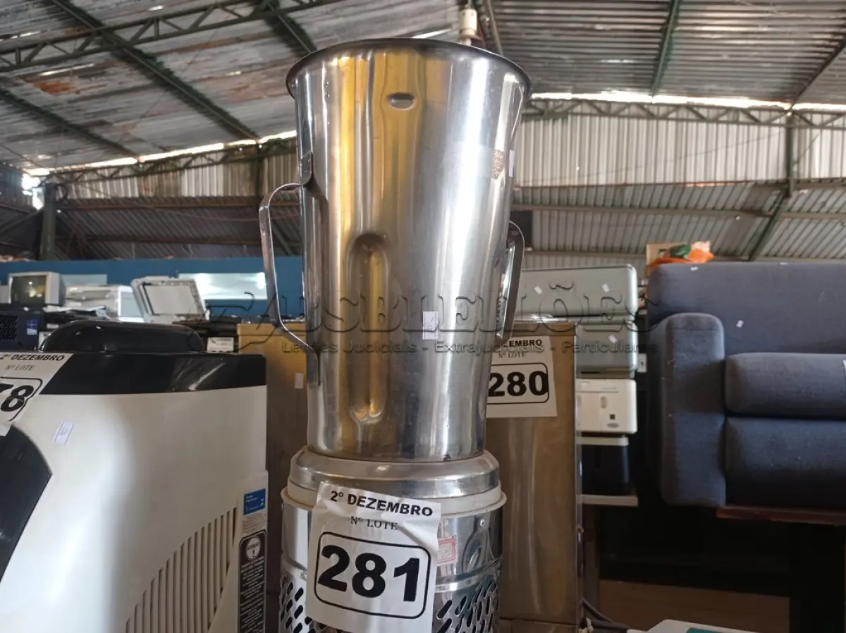 LOTE 281 - 01 LIQUIDIFICADOR INDUSTRIAL MARCA METVISA. (NO ESTADO) ATENÇÃO! FAZER A VISITAÇÃO ANTES DE ARREMATAR, NÃO SABEMOS SE FUNCIONA. LEILÃO NÃO TEM GARANTIA E NEM DEVOLUÇÃO, SUJEITO A POSSÍVEIS AVARIAS VISÍVEIS/OCULTAS E/OU AUSÊNCIA DE COMPONENTES.