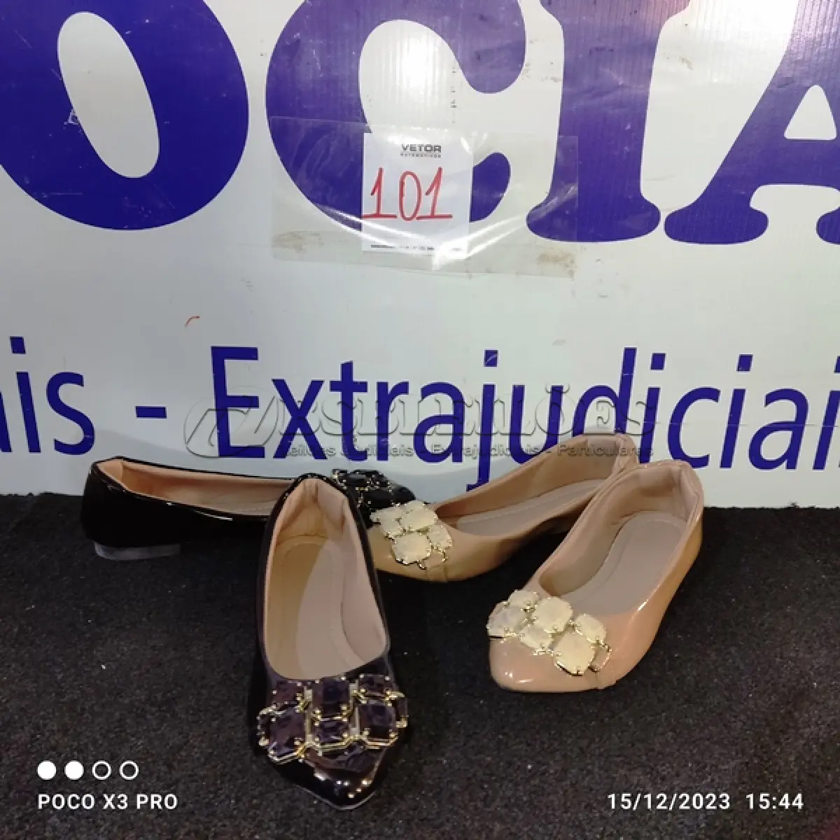 LOTE 101 - 02 – PARES DE CALÇADOS FEMININO Nº 35 (NO ESTADO, NÃO SABEMOS SE FUNCIONA. LEILÃO NÃO TEM GARANTIA E NEM DEVOLUÇÃO, SUJEITO A POSSÍVEIS AVARIAS VISÍVEIS/OCULTAS E/OU AUSÊNCIA DE COMPONENTES)