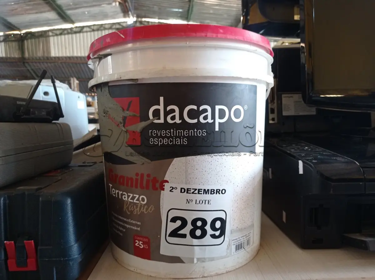 LOTE 289 - 01 BALDE DE CIMENTO QUEIMADO DACAPÓ 25KG. (NO ESTADO) ATENÇÃO! FAZER A VISITAÇÃO ANTES DE ARREMATAR, NÃO SABEMOS SE FUNCIONA. LEILÃO NÃO TEM GARANTIA E NEM DEVOLUÇÃO, SUJEITO A POSSÍVEIS AVARIAS VISÍVEIS/OCULTAS E/OU AUSÊNCIA DE COMPONENTES.