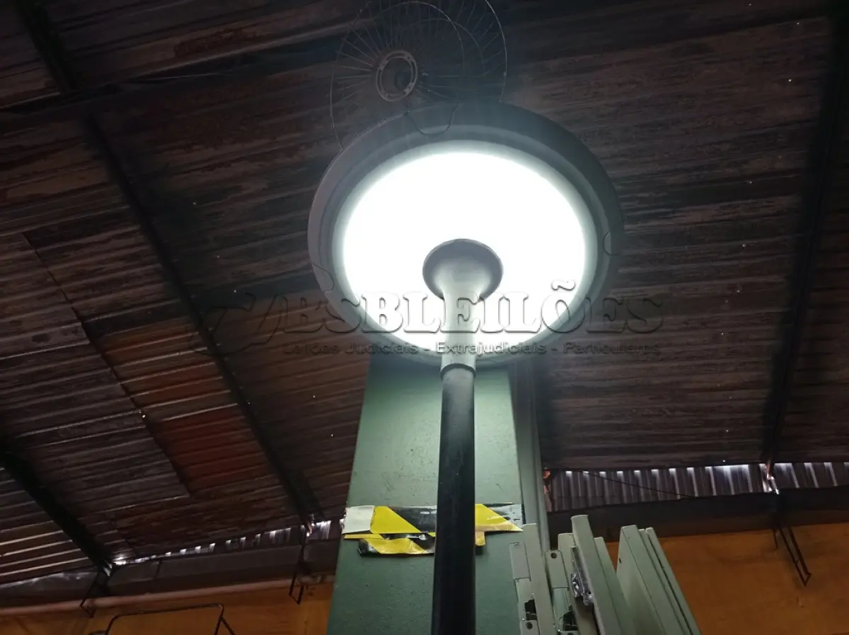 LOTE 334 - 01 POSTE DE ILUMINAÇÃO PARA JARDIM. (NO ESTADO) ATENÇÃO! FAZER A VISITAÇÃO ANTES DE ARREMATAR, NÃO SABEMOS SE FUNCIONA. LEILÃO NÃO TEM GARANTIA E NEM DEVOLUÇÃO, SUJEITO A POSSÍVEIS AVARIAS VISÍVEIS/OCULTAS E/OU AUSÊNCIA DE COMPONENTES.
