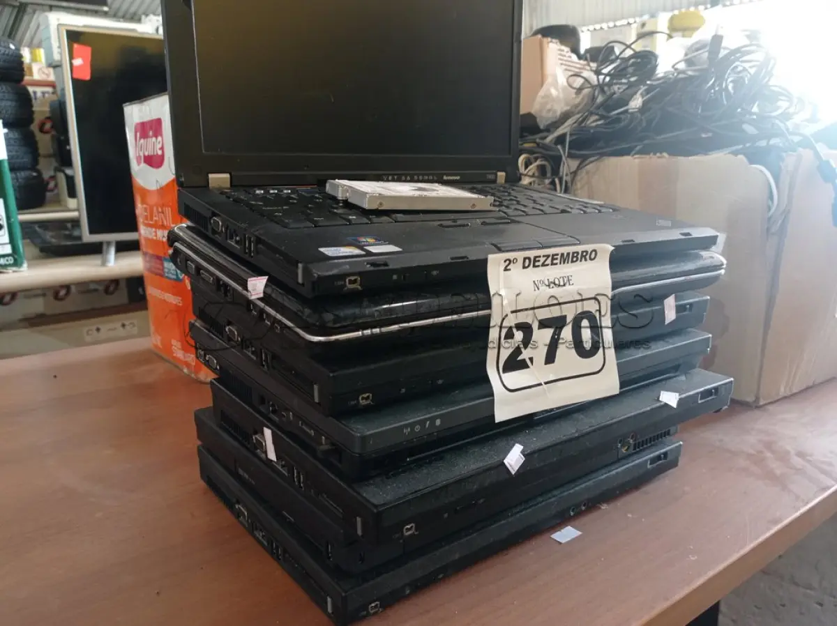 LOTE 270 - 07 NOTEBOOK’S MARCAS E MODELOS DIVERSOS PARA RETIRADA DE PEÇAS. (NO ESTADO) ATENÇÃO! FAZER A VISITAÇÃO ANTES DE ARREMATAR, NÃO SABEMOS SE FUNCIONA. LEILÃO NÃO TEM GARANTIA E NEM DEVOLUÇÃO, SUJEITO A POSSÍVEIS AVARIAS VISÍVEIS/OCULTAS E/OU AUSÊNCIA DE COMPONENTES.