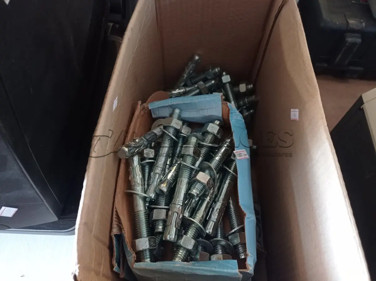 LOTE 290 - 01 LOTE COM VÁRIOS CHUMBADORES PARABOLT. (NO ESTADO) ATENÇÃO! FAZER A VISITAÇÃO ANTES DE ARREMATAR, NÃO SABEMOS SE FUNCIONA. LEILÃO NÃO TEM GARANTIA E NEM DEVOLUÇÃO, SUJEITO A POSSÍVEIS AVARIAS VISÍVEIS/OCULTAS E/OU AUSÊNCIA DE COMPONENTES.