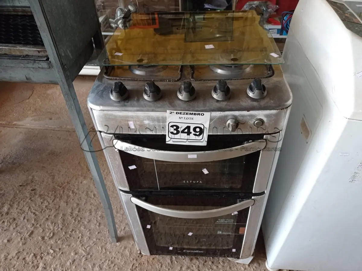 LOTE 349 - 01 FOGÃO A GÁS 04 BOCAS COM AVARIAS. (NO ESTADO) ATENÇÃO! FAZER A VISITAÇÃO ANTES DE ARREMATAR, NÃO SABEMOS SE FUNCIONA. LEILÃO NÃO TEM GARANTIA E NEM DEVOLUÇÃO, SUJEITO A POSSÍVEIS AVARIAS VISÍVEIS/OCULTAS E/OU AUSÊNCIA DE COMPONENTES.