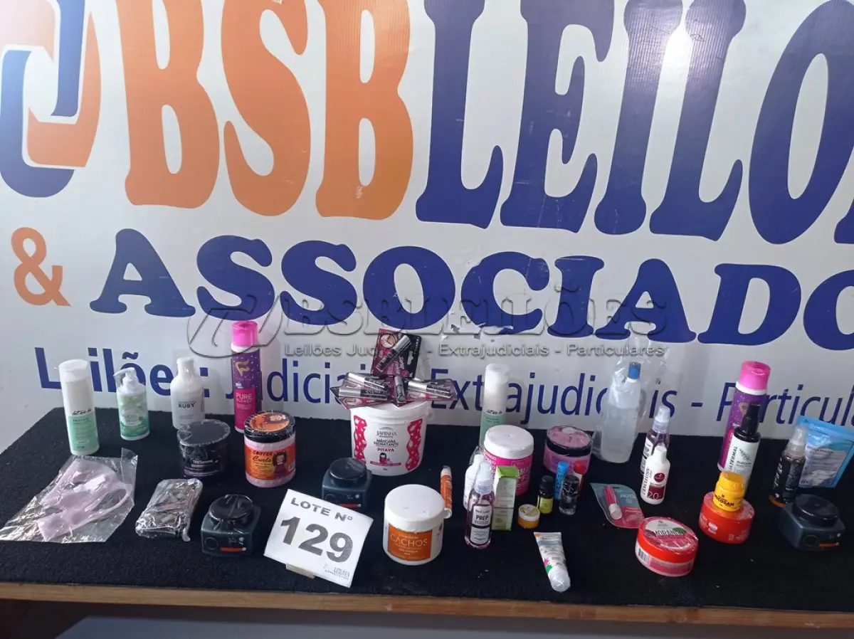 LOTE 129 - 45 – COSMÉTICOS VARIADOS (APROXIMADAMENTE)(NO ESTADO, NÃO SABEMOS SE FUNCIONA. LEILÃO NÃO TEM GARANTIA E NEM DEVOLUÇÃO, SUJEITO A POSSÍVEIS AVARIAS VISÍVEIS/OCULTAS E/OU AUSÊNCIA DE COMPONENTES)