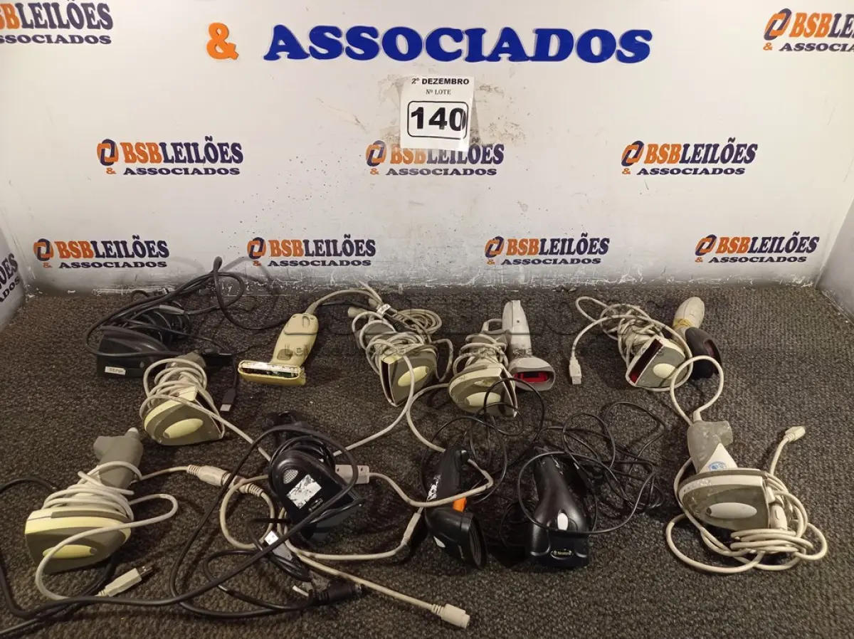 LOTE 140 - 01 LOTE COM VÁRIOS LEITORES DE CÓDIGO DE BARRAS. (NO ESTADO) ATENÇÃO! FAZER A VISITAÇÃO ANTES DE ARREMATAR, NÃO SABEMOS SE FUNCIONA. LEILÃO NÃO TEM GARANTIA E NEM DEVOLUÇÃO, SUJEITO A POSSÍVEIS AVARIAS VISÍVEIS/OCULTAS E/OU AUSÊNCIA DE COMPONENTES.
