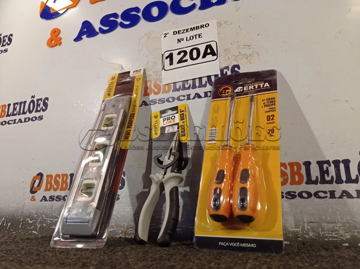 LOTE 120 - 01 ALICATE DE BICO 6”, 01 KIT DE CHAVE FENDA/PHILIPS 02 PEÇAS E 01 NÍVEL DE MÃO. (NO ESTADO) ATENÇÃO! FAZER A VISITAÇÃO ANTES DE ARREMATAR, NÃO SABEMOS SE FUNCIONA. LEILÃO NÃO TEM GARANTIA E NEM DEVOLUÇÃO, SUJEITO A POSSÍVEIS AVARIAS VISÍVEIS/OCULTAS E/OU AUSÊNCIA DE COMPONENTES.