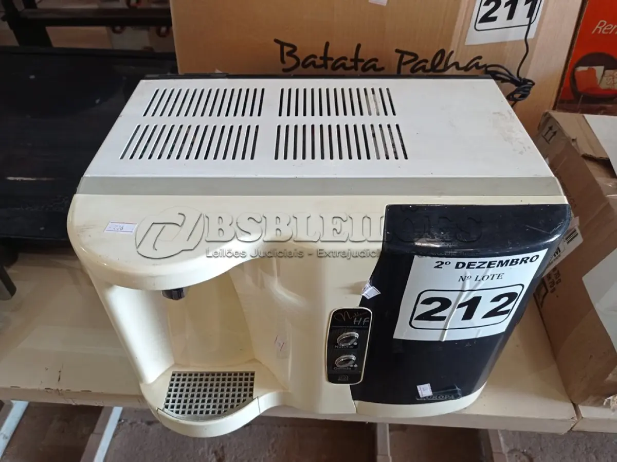LOTE 212 - 01 PURIFICADOR DE ÁGUA REFRIGERADO MARCA EUROPA 220V. (NO ESTADO) ATENÇÃO! FAZER A VISITAÇÃO ANTES DE ARREMATAR, NÃO SABEMOS SE FUNCIONA. LEILÃO NÃO TEM GARANTIA E NEM DEVOLUÇÃO, SUJEITO A POSSÍVEIS AVARIAS VISÍVEIS/OCULTAS E/OU AUSÊNCIA DE COMPONENTES.