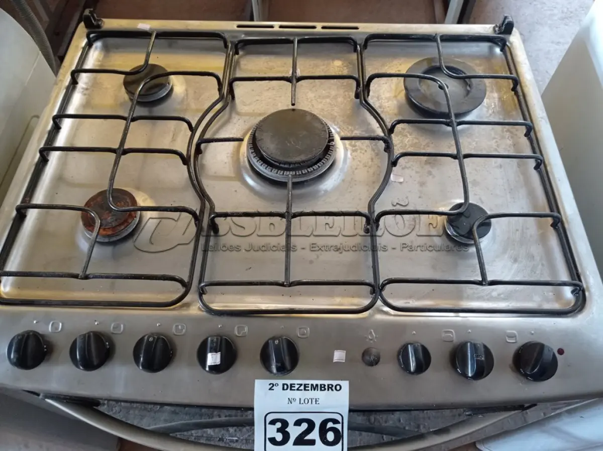 LOTE 326 - 01 FOGÃO A GÁS 05 BOCAS INCOMPLETO. (NO ESTADO) ATENÇÃO! FAZER A VISITAÇÃO ANTES DE ARREMATAR, NÃO SABEMOS SE FUNCIONA. LEILÃO NÃO TEM GARANTIA E NEM DEVOLUÇÃO, SUJEITO A POSSÍVEIS AVARIAS VISÍVEIS/OCULTAS E/OU AUSÊNCIA DE COMPONENTES.
