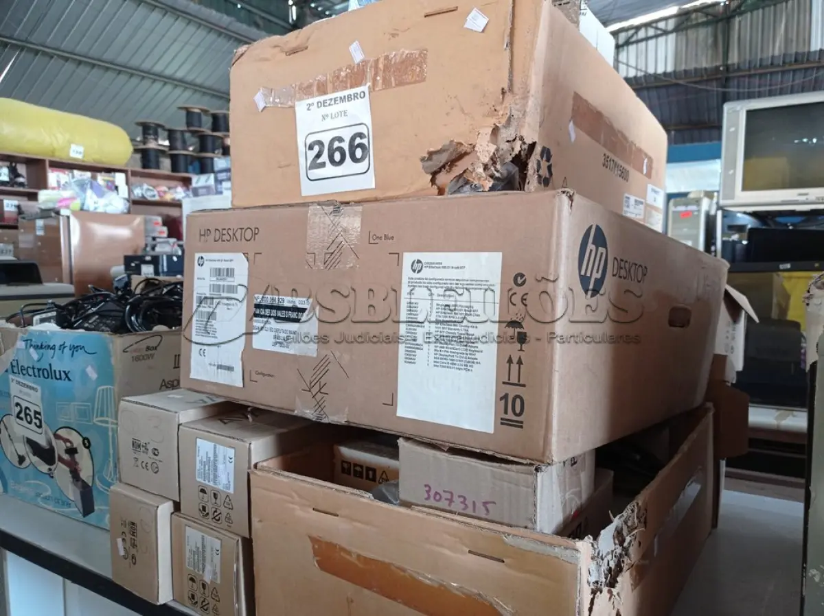 LOTE 266 - 01 LOTE COM PERIFÉRICOS DIVERSOS. (NO ESTADO) ATENÇÃO! FAZER A VISITAÇÃO ANTES DE ARREMATAR, NÃO SABEMOS SE FUNCIONA. LEILÃO NÃO TEM GARANTIA E NEM DEVOLUÇÃO, SUJEITO A POSSÍVEIS AVARIAS VISÍVEIS/OCULTAS E/OU AUSÊNCIA DE COMPONENTES.