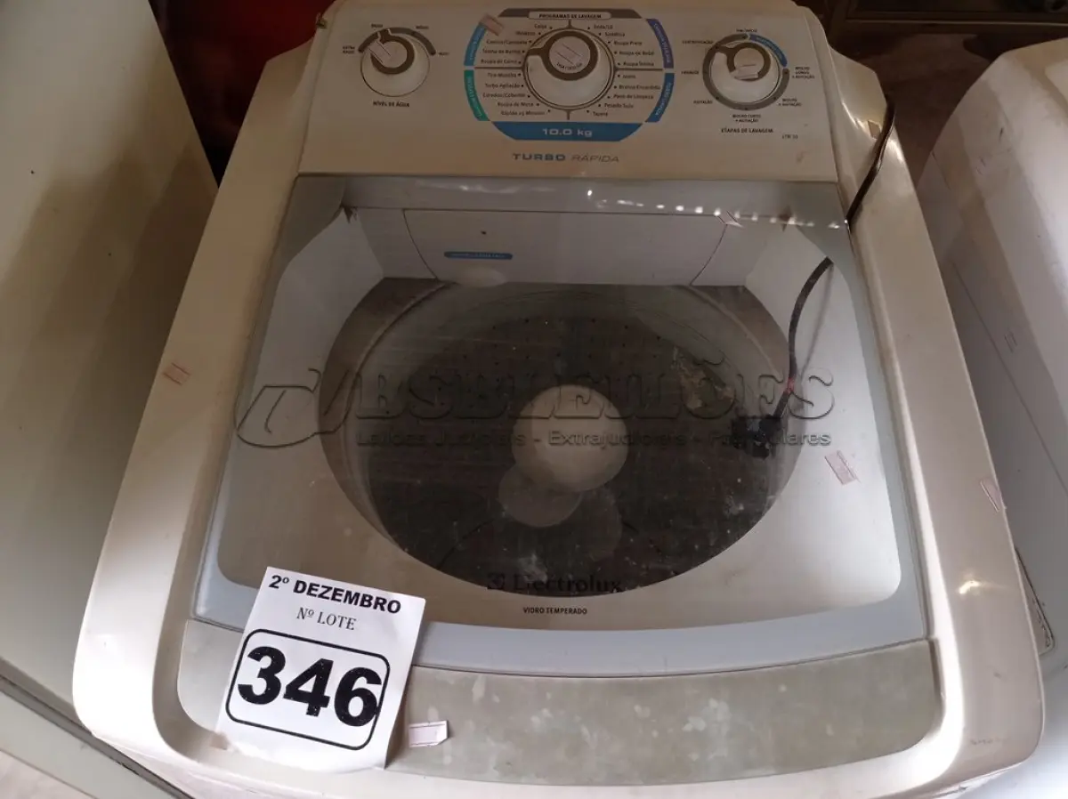 LOTE 346 - 01 MÁQUINA DE LAVAR ROUPAS 10KG MARCA ELECTROLUX 220V. (NO ESTADO) ATENÇÃO! FAZER A VISITAÇÃO ANTES DE ARREMATAR, NÃO SABEMOS SE FUNCIONA. LEILÃO NÃO TEM GARANTIA E NEM DEVOLUÇÃO, SUJEITO A POSSÍVEIS AVARIAS VISÍVEIS/OCULTAS E/OU AUSÊNCIA DE COMPONENTES.