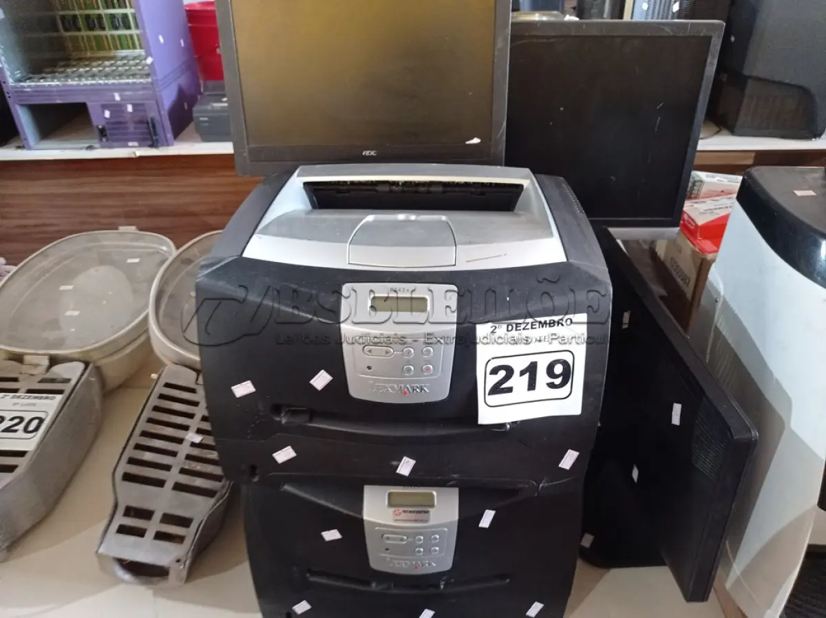 LOTE 219 - 03 IMPRESSORAS LEXMARK E342N, 01 CPU E 04 MONITORES MARCAS E MODELOS DIVERSOS. (NO ESTADO) ATENÇÃO! FAZER A VISITAÇÃO ANTES DE ARREMATAR, NÃO SABEMOS SE FUNCIONA. LEILÃO NÃO TEM GARANTIA E NEM DEVOLUÇÃO, SUJEITO A POSSÍVEIS AVARIAS VISÍVEIS/OCULTAS E/OU AUSÊNCIA DE COMPONENTES.