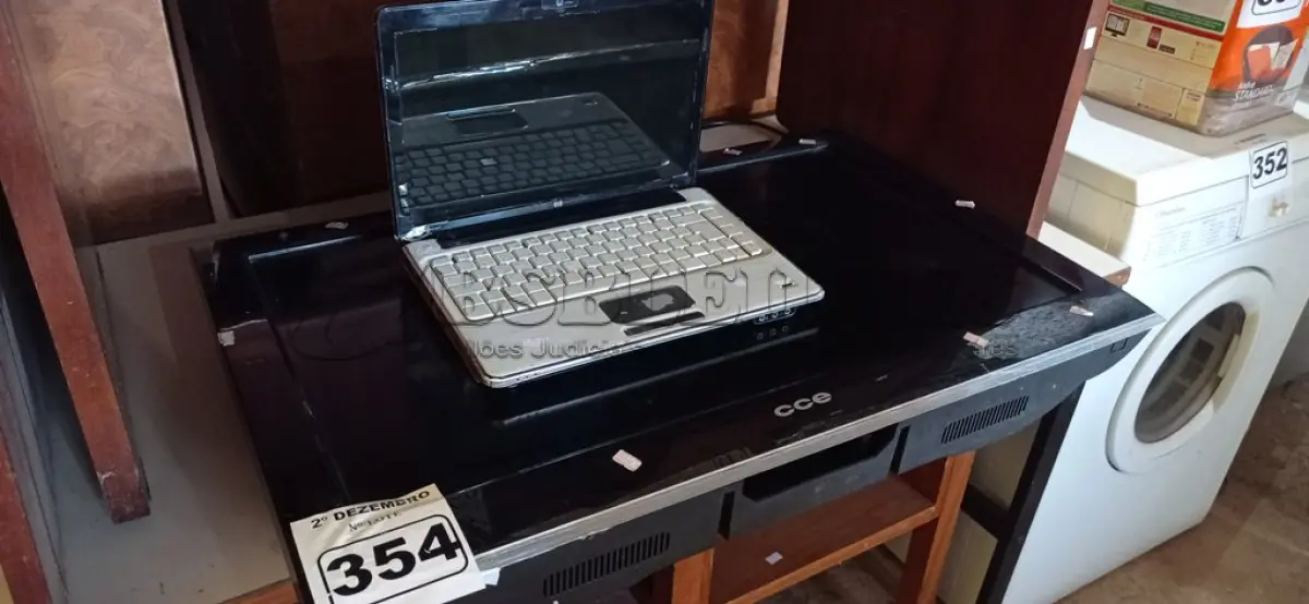 LOTE 354 - 01 TV CCE E 01 NOTEBOOK MARCA HP. (NO ESTADO) ATENÇÃO! FAZER A VISITAÇÃO ANTES DE ARREMATAR, NÃO SABEMOS SE FUNCIONA. LEILÃO NÃO TEM GARANTIA E NEM DEVOLUÇÃO, SUJEITO A POSSÍVEIS AVARIAS VISÍVEIS/OCULTAS E/OU AUSÊNCIA DE COMPONENTES.