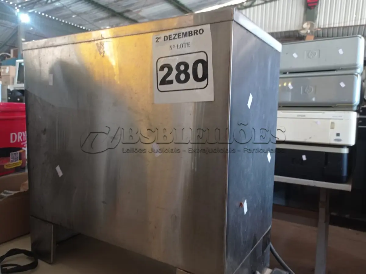 LOTE 280 - 01 CAFETEIRA MARCA MONARCHA. (NO ESTADO) ATENÇÃO! FAZER A VISITAÇÃO ANTES DE ARREMATAR, NÃO SABEMOS SE FUNCIONA. LEILÃO NÃO TEM GARANTIA E NEM DEVOLUÇÃO, SUJEITO A POSSÍVEIS AVARIAS VISÍVEIS/OCULTAS E/OU AUSÊNCIA DE COMPONENTES.