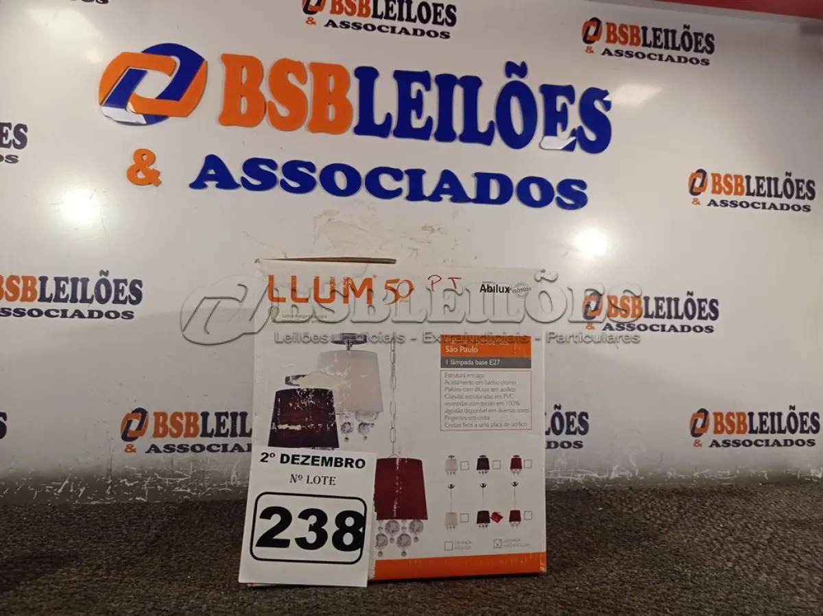 LOTE 238 - 01 LUMINÁRIA PENDENTE SÃO PAULO. (NO ESTADO) ATENÇÃO! FAZER A VISITAÇÃO ANTES DE ARREMATAR, NÃO SABEMOS SE FUNCIONA. LEILÃO NÃO TEM GARANTIA E NEM DEVOLUÇÃO, SUJEITO A POSSÍVEIS AVARIAS VISÍVEIS/OCULTAS E/OU AUSÊNCIA DE COMPONENTES.