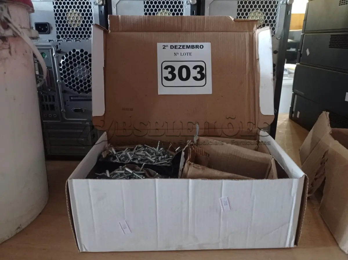 LOTE 303 - 01 LOTE COM GRANDE QUANTIDADE DE ARREBITES DIVERSOS. (NO ESTADO) ATENÇÃO! FAZER A VISITAÇÃO ANTES DE ARREMATAR, NÃO SABEMOS SE FUNCIONA. LEILÃO NÃO TEM GARANTIA E NEM DEVOLUÇÃO, SUJEITO A POSSÍVEIS AVARIAS VISÍVEIS/OCULTAS E/OU AUSÊNCIA DE COMPONENTES.