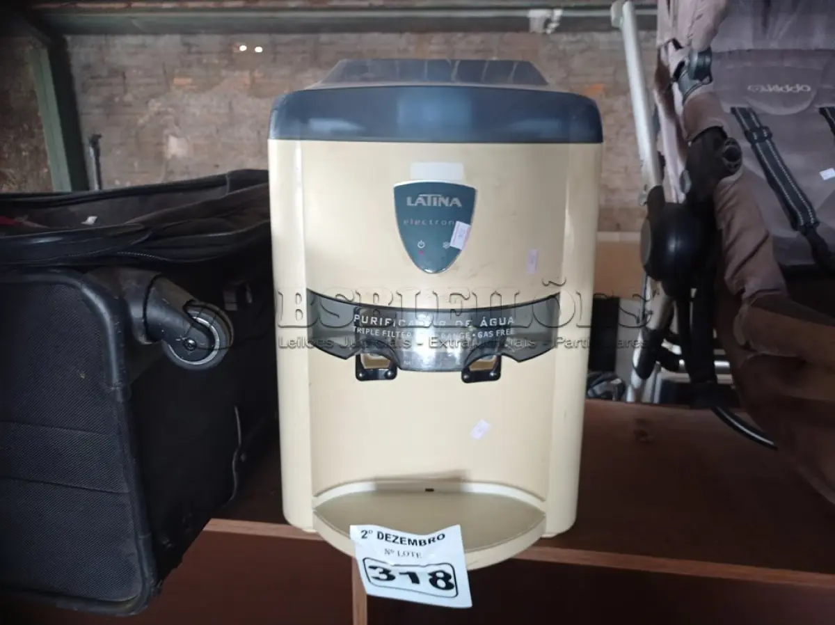 LOTE 318 - 01 PURIFICADOR DE ÁGUA MARCA LATINA REFRIGERAÇÃO ELETRÔNICA. (NO ESTADO) ATENÇÃO! FAZER A VISITAÇÃO ANTES DE ARREMATAR, NÃO SABEMOS SE FUNCIONA. LEILÃO NÃO TEM GARANTIA E NEM DEVOLUÇÃO, SUJEITO A POSSÍVEIS AVARIAS VISÍVEIS/OCULTAS E/OU AUSÊNCIA DE COMPONENTES.