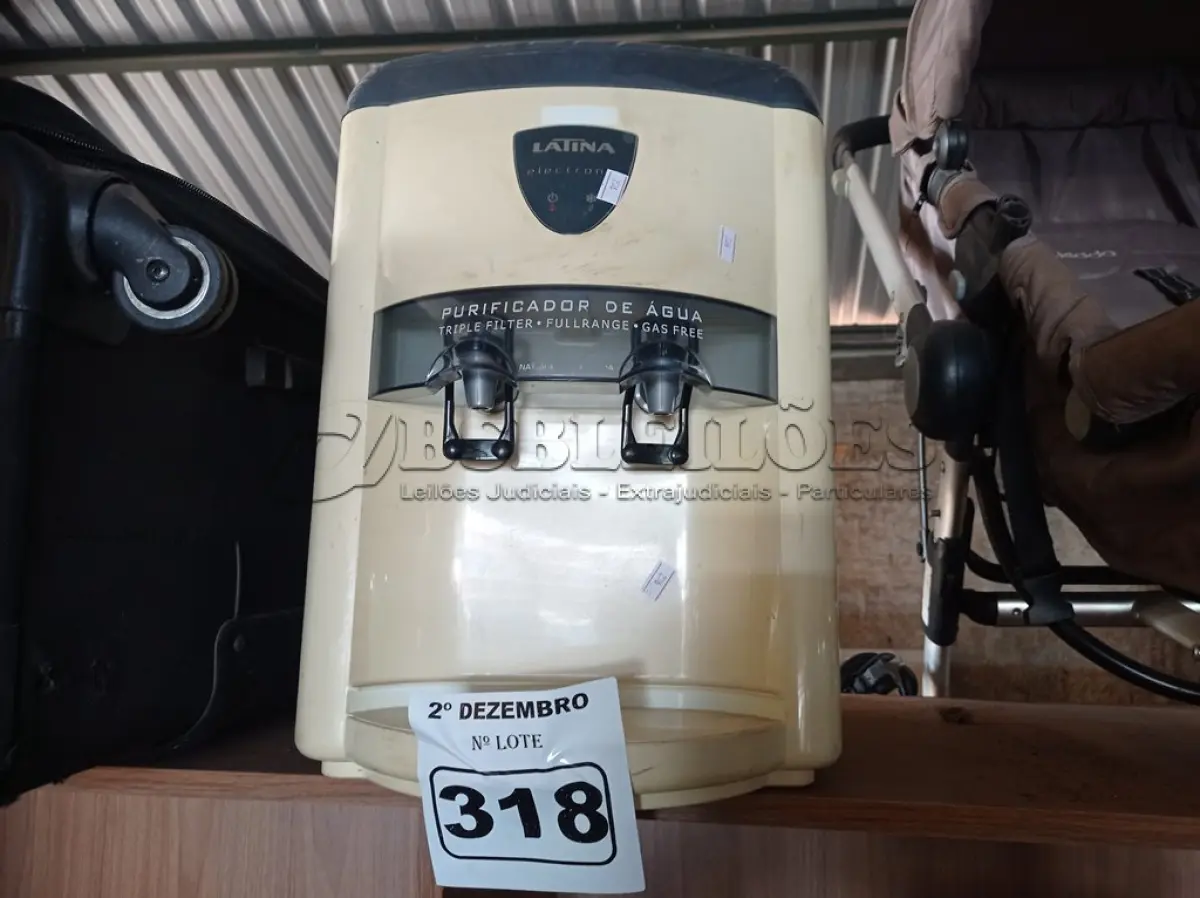 LOTE 318 - 01 PURIFICADOR DE ÁGUA MARCA LATINA REFRIGERAÇÃO ELETRÔNICA. (NO ESTADO) ATENÇÃO! FAZER A VISITAÇÃO ANTES DE ARREMATAR, NÃO SABEMOS SE FUNCIONA. LEILÃO NÃO TEM GARANTIA E NEM DEVOLUÇÃO, SUJEITO A POSSÍVEIS AVARIAS VISÍVEIS/OCULTAS E/OU AUSÊNCIA DE COMPONENTES.