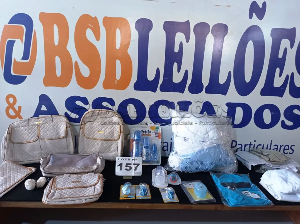 LOTE 157 - 25 – ENXOVAIS DE BEBÊ DIVERSOS (APROXIMADAMENTE) (NO ESTADO, NÃO SABEMOS SE FUNCIONA. LEILÃO NÃO TEM GARANTIA E NEM DEVOLUÇÃO, SUJEITO A POSSÍVEIS AVARIAS VISÍVEIS/OCULTAS E/OU AUSÊNCIA DE COMPONENTES)