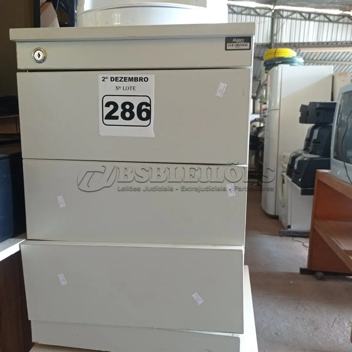 LOTE 286 - 02 GAVETEIROS COM 03 GAVETAS. (NO ESTADO) ATENÇÃO! FAZER A VISITAÇÃO ANTES DE ARREMATAR, NÃO SABEMOS SE FUNCIONA. LEILÃO NÃO TEM GARANTIA E NEM DEVOLUÇÃO, SUJEITO A POSSÍVEIS AVARIAS VISÍVEIS/OCULTAS E/OU AUSÊNCIA DE COMPONENTES.