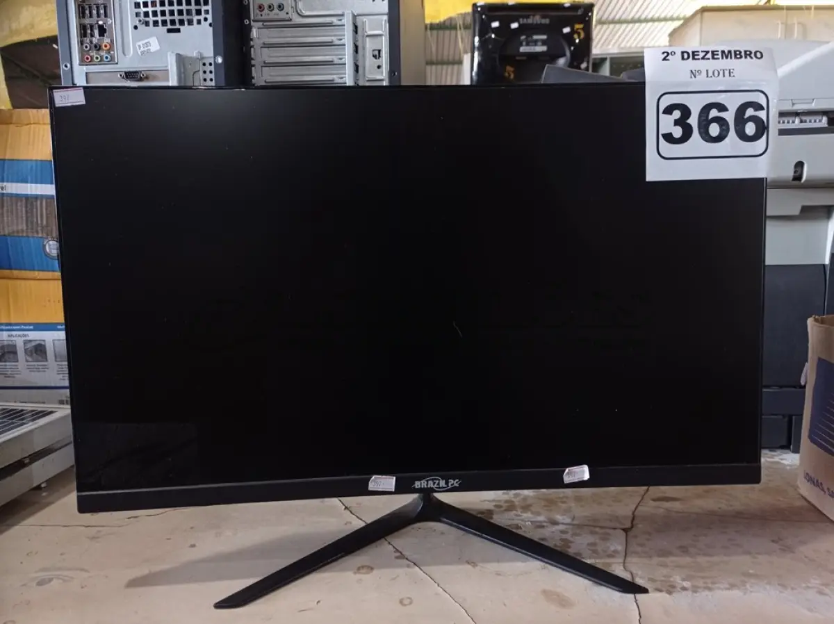 LOTE 366 - 01 MONITOR BRASIL PC. (NO ESTADO) ATENÇÃO! FAZER A VISITAÇÃO ANTES DE ARREMATAR, NÃO SABEMOS SE FUNCIONA. LEILÃO NÃO TEM GARANTIA E NEM DEVOLUÇÃO, SUJEITO A POSSÍVEIS AVARIAS VISÍVEIS/OCULTAS E/OU AUSÊNCIA DE COMPONENTES.