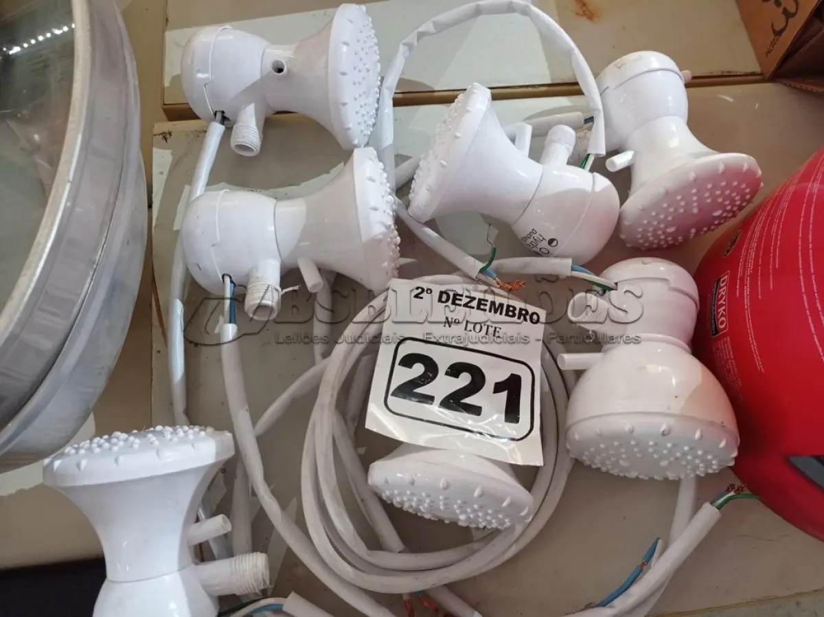 LOTE 221 - 07 CHUVEIROS MARCAS E MODELOS DIVERSOS. (NO ESTADO) ATENÇÃO! FAZER A VISITAÇÃO ANTES DE ARREMATAR, NÃO SABEMOS SE FUNCIONA. LEILÃO NÃO TEM GARANTIA E NEM DEVOLUÇÃO, SUJEITO A POSSÍVEIS AVARIAS VISÍVEIS/OCULTAS E/OU AUSÊNCIA DE COMPONENTES.
