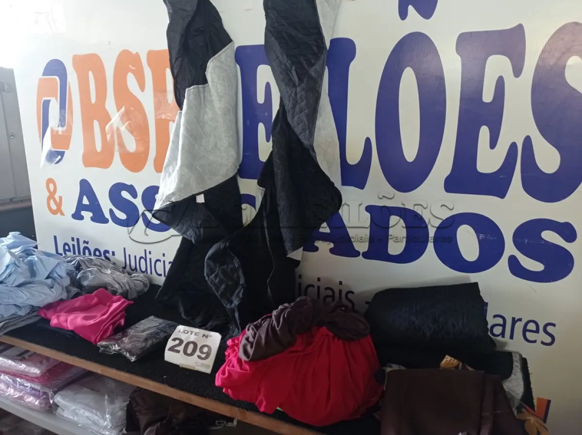 LOTE 209 - 40 – PEÇAS DE ENXOVAL DE CASA (APROXIMADAMENTE)(NO ESTADO, NÃO SABEMOS SE FUNCIONA. LEILÃO NÃO TEM GARANTIA E NEM DEVOLUÇÃO, SUJEITO A POSSÍVEIS AVARIAS VISÍVEIS/OCULTAS E/OU AUSÊNCIA DE COMPONENTES)