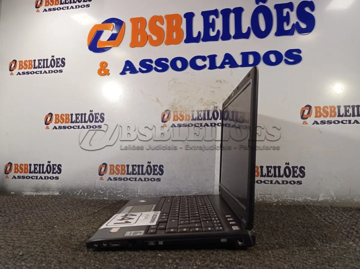 LOTE 441 - 01 NOTEBOOK MARCA AMAZON PC. (NO ESTADO) ATENÇÃO! FAZER A VISITAÇÃO ANTES DE ARREMATAR, NÃO SABEMOS SE FUNCIONA. LEILÃO NÃO TEM GARANTIA E NEM DEVOLUÇÃO, SUJEITO A POSSÍVEIS AVARIAS VISÍVEIS/OCULTAS E/OU AUSÊNCIA DE COMPONENTES.