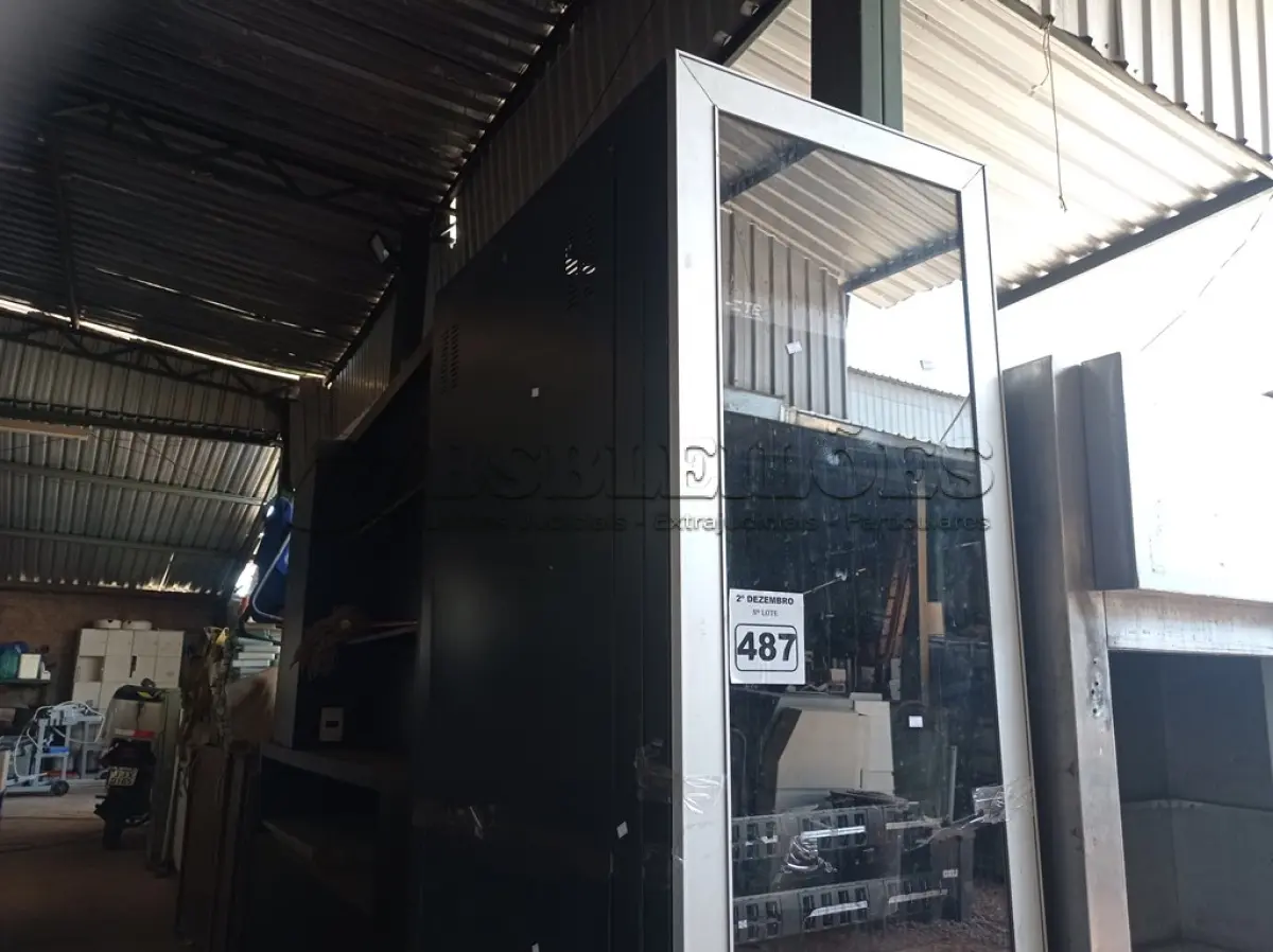 LOTE 487 - 01 RACK PARA EQUIPAMENTOS DE TELECOMUNICAÇÕES. (NO ESTADO) ATENÇÃO! FAZER A VISITAÇÃO ANTES DE ARREMATAR, NÃO SABEMOS SE FUNCIONA. LEILÃO NÃO TEM GARANTIA E NEM DEVOLUÇÃO, SUJEITO A POSSÍVEIS AVARIAS VISÍVEIS/OCULTAS E/OU AUSÊNCIA DE COMPONENTES.