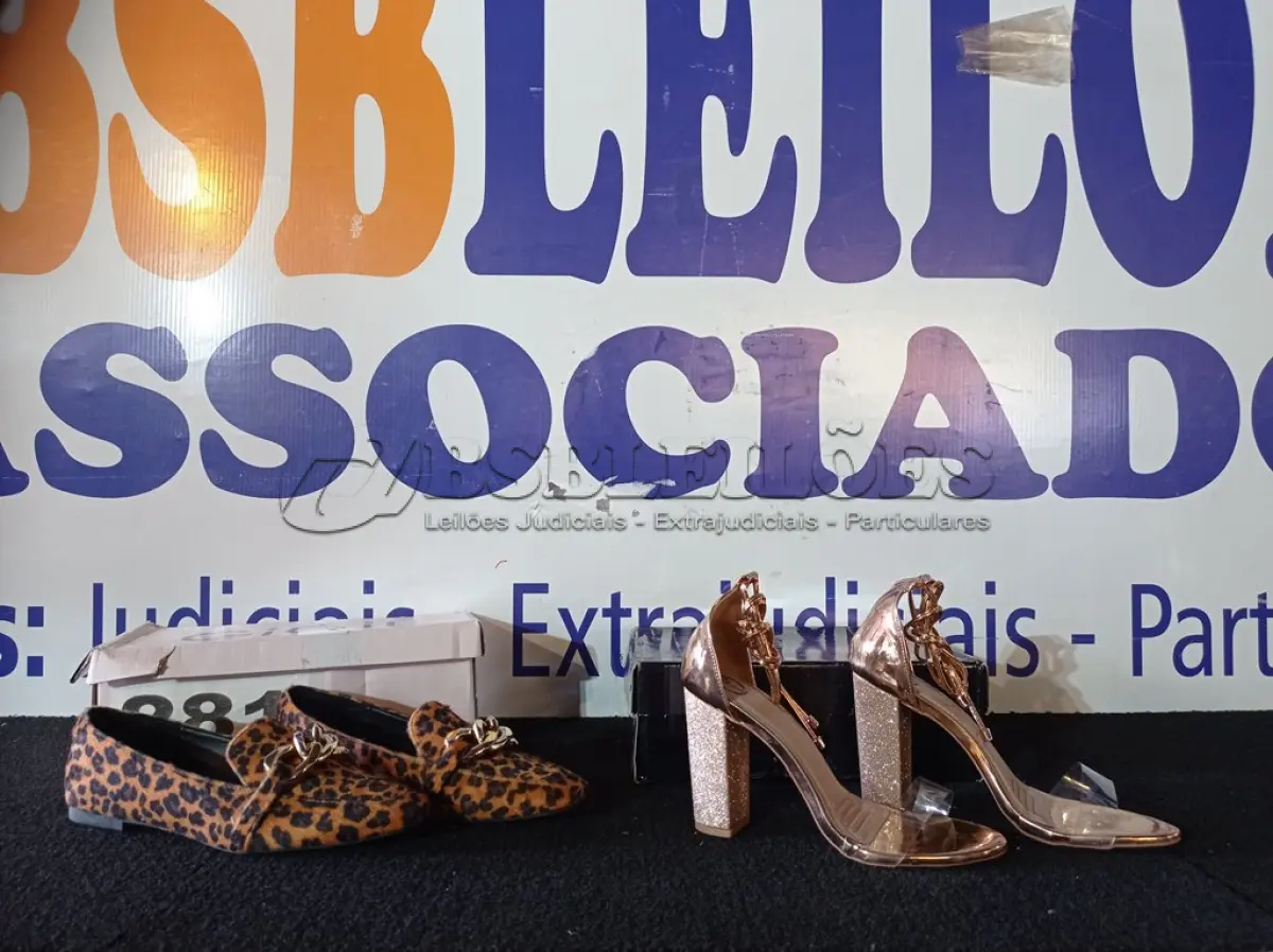 LOTE 281 - 02 – PARES DE CALÇADOS FEMININO Nº 37 (NO ESTADO, NÃO SABEMOS SE FUNCIONA. LEILÃO NÃO TEM GARANTIA E NEM DEVOLUÇÃO, SUJEITO A POSSÍVEIS AVARIAS VISÍVEIS/OCULTAS E/OU AUSÊNCIA DE COMPONENTES)