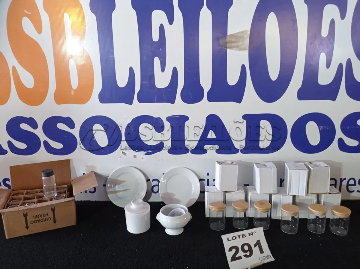 LOTE 291 - 25 – UTENSÍLIOS PARA COZINHA DE VIDRO DIVERSOS (APROXIMADAMENTE) (NO ESTADO, NÃO SABEMOS SE FUNCIONA. LEILÃO NÃO TEM GARANTIA E NEM DEVOLUÇÃO, SUJEITO A POSSÍVEIS AVARIAS VISÍVEIS/OCULTAS E/OU AUSÊNCIA DE COMPONENTES)