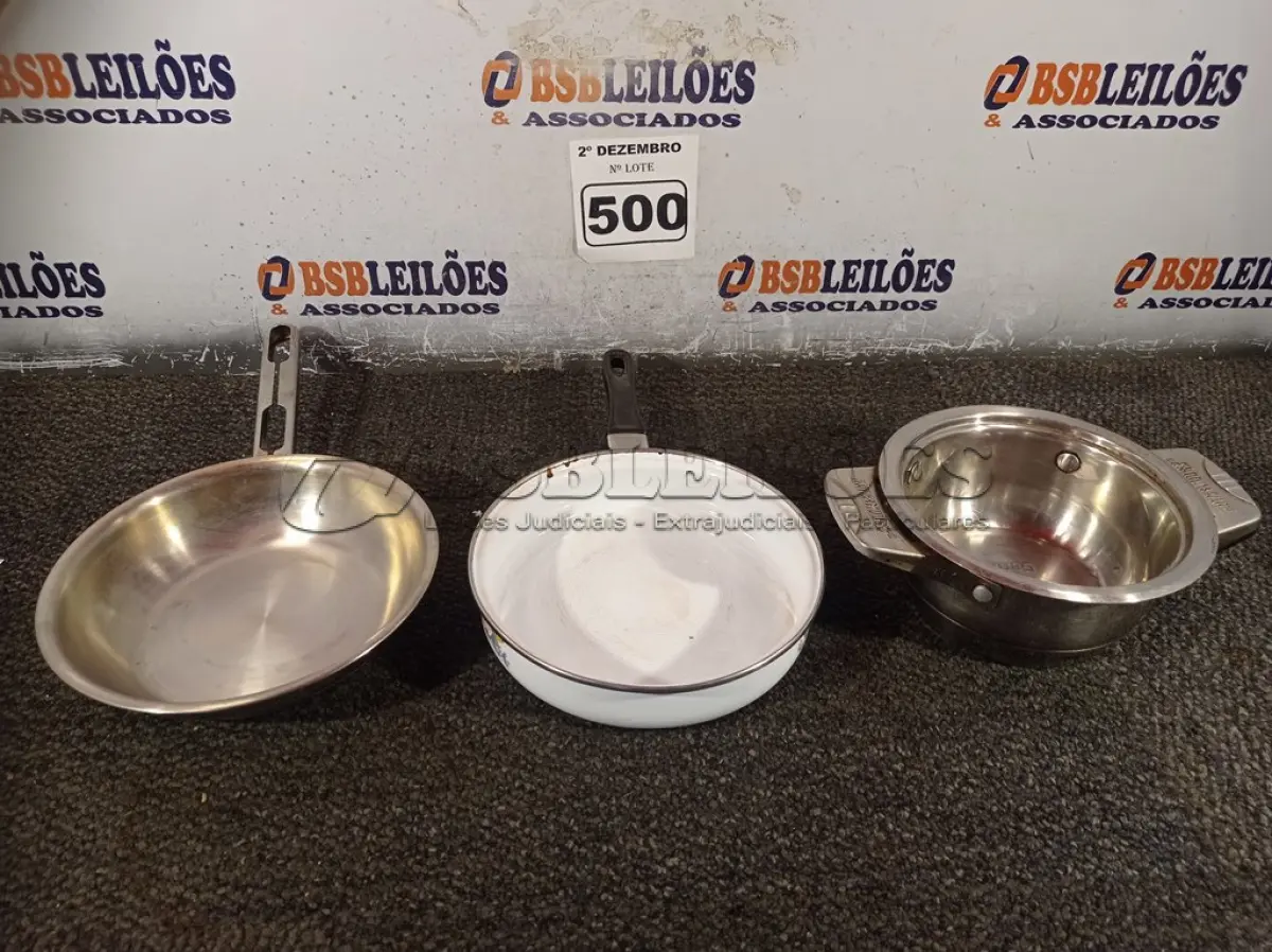 LOTE 500 - 02 FRIGIDEIRAS E 01 PANELA SEM TAMPA. (NO ESTADO) ATENÇÃO! FAZER A VISITAÇÃO ANTES DE ARREMATAR, NÃO SABEMOS SE FUNCIONA. LEILÃO NÃO TEM GARANTIA E NEM DEVOLUÇÃO, SUJEITO A POSSÍVEIS AVARIAS VISÍVEIS/OCULTAS E/OU AUSÊNCIA DE COMPONENTES.