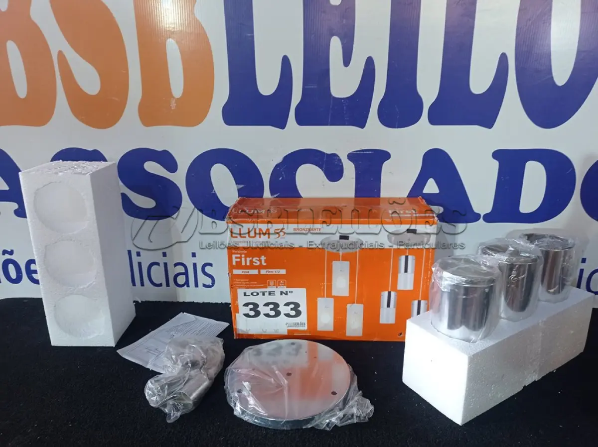 LOTE 333 - 01 - PENDENTE LED FIRST PARA 3 LÂMPADAS 23X25CM CROMO (NO ESTADO, NÃO SABEMOS SE FUNCIONA. LEILÃO NÃO TEM GARANTIA E NEM DEVOLUÇÃO, SUJEITO A POSSÍVEIS AVARIAS VISÍVEIS/OCULTAS E/OU AUSÊNCIA DE COMPONENTES)
