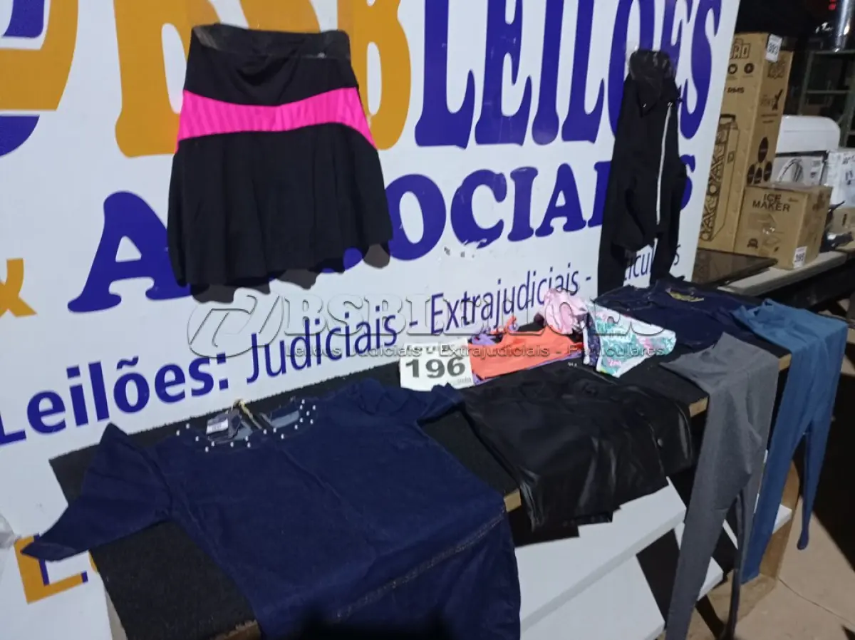 LOTE 196 - 15 – PEÇAS DE ROUPAS FEMININAS DIVERSAS (APROXIMADAMENTE) (NO ESTADO, NÃO SABEMOS SE FUNCIONA. LEILÃO NÃO TEM GARANTIA E NEM DEVOLUÇÃO, SUJEITO A POSSÍVEIS AVARIAS VISÍVEIS/OCULTAS E/OU AUSÊNCIA DE COMPONENTES)
