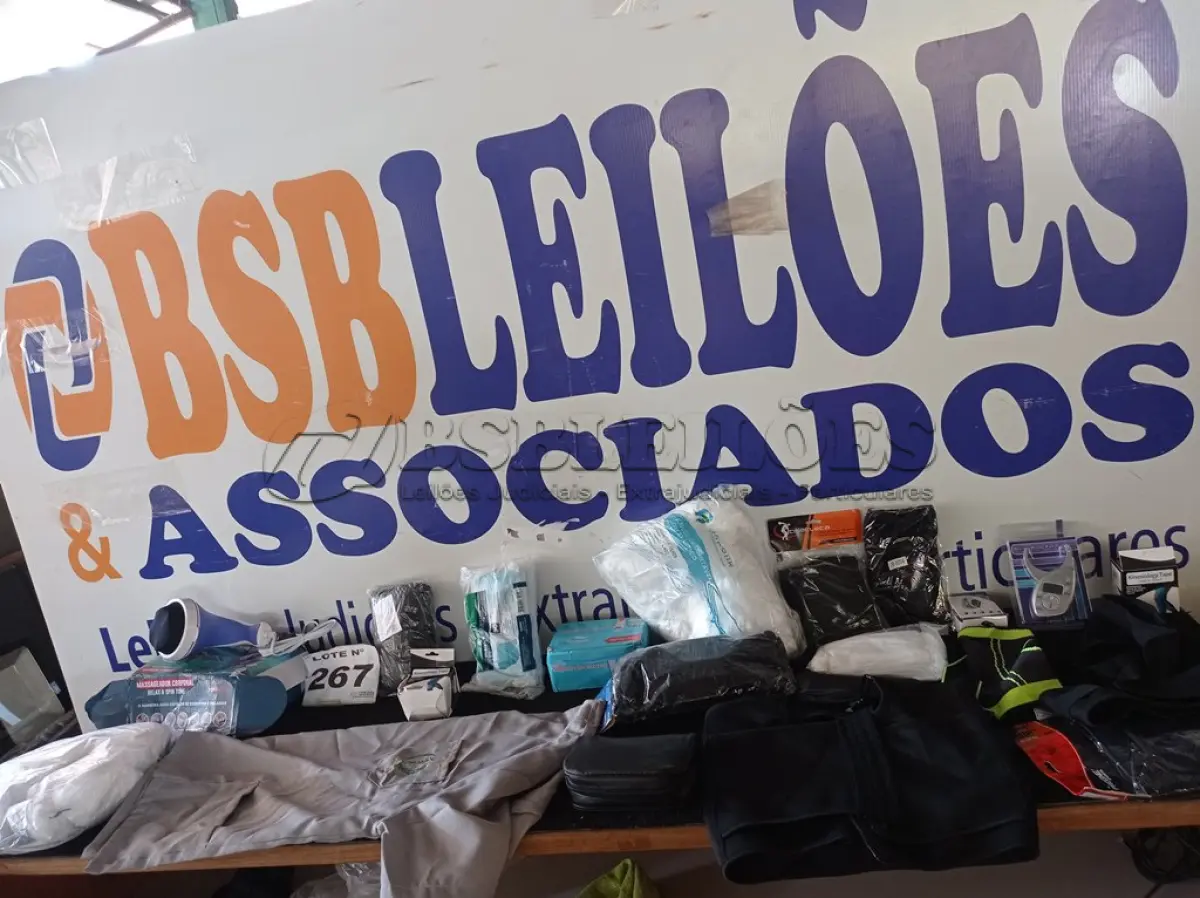 LOTE 267 - 20 – ITENS DE CUIDADOS PESSOAIS (APROXIMADAMENTE)(NO ESTADO, NÃO SABEMOS SE FUNCIONA. LEILÃO NÃO TEM GARANTIA E NEM DEVOLUÇÃO, SUJEITO A POSSÍVEIS AVARIAS VISÍVEIS/OCULTAS E/OU AUSÊNCIA DE COMPONENTES)