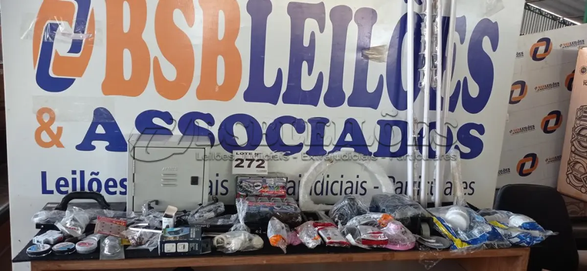 LOTE 272 - 52 -  ITENS PARA FERRAGISTA DIVERSOS  (APROXIMADAMENTE)(NO ESTADO, NÃO SABEMOS SE FUNCIONA. LEILÃO NÃO TEM GARANTIA E NEM DEVOLUÇÃO, SUJEITO A POSSÍVEIS AVARIAS VISÍVEIS/OCULTAS E/OU AUSÊNCIA DE COMPONENTES)