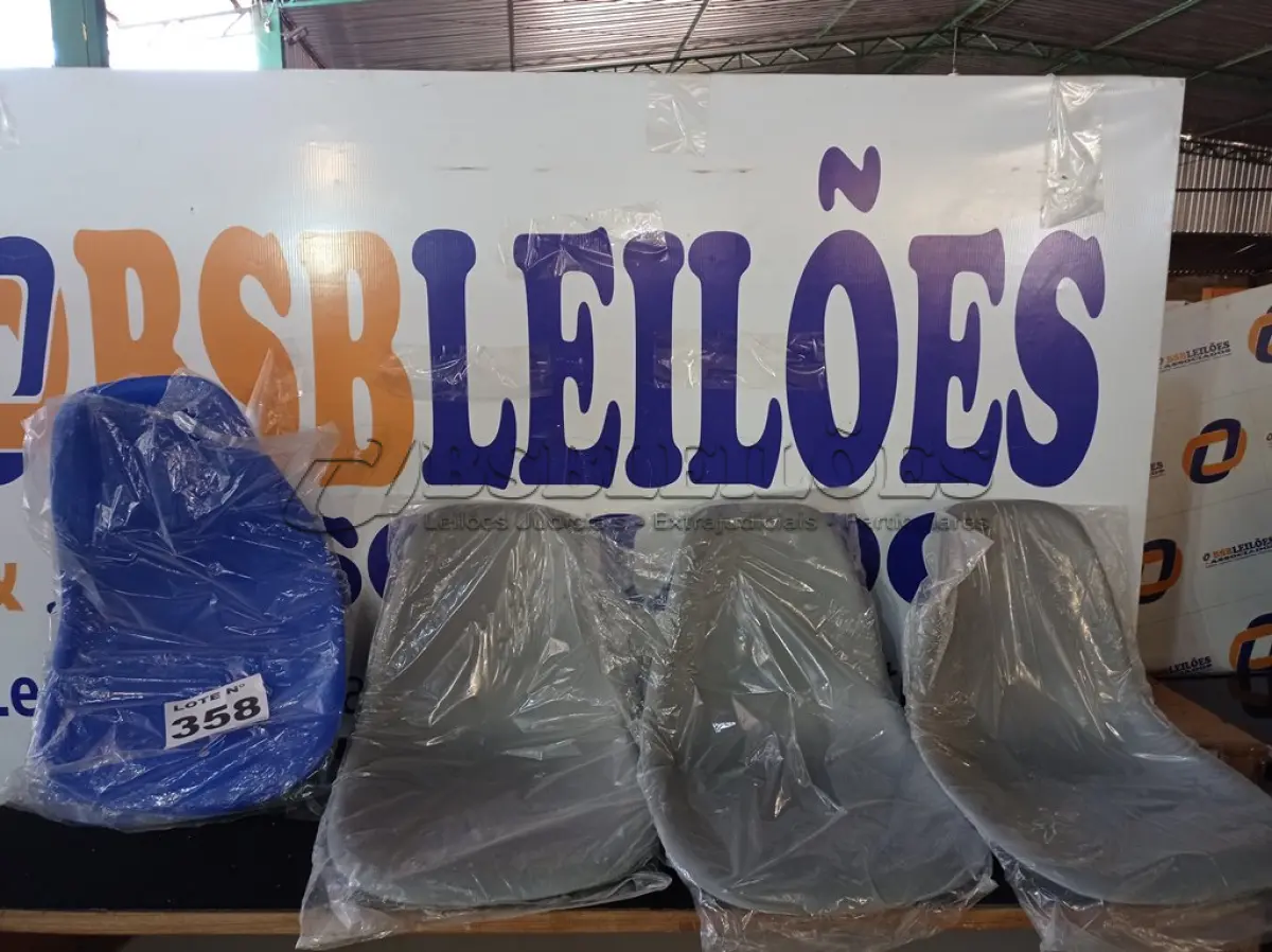 LOTE 358 - 04 - ASSENTOS PARA CADEIRA (NO ESTADO, NÃO SABEMOS SE FUNCIONA. LEILÃO NÃO TEM GARANTIA E NEM DEVOLUÇÃO, SUJEITO A POSSÍVEIS AVARIAS VISÍVEIS/OCULTAS E/OU AUSÊNCIA DE COMPONENTES)