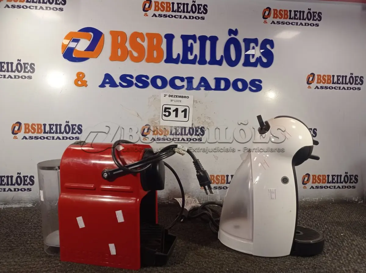 LOTE 511 - 02 CAFETEIRAS MARCAS E MODELOS DIVERSOS. (NO ESTADO) ATENÇÃO! FAZER A VISITAÇÃO ANTES DE ARREMATAR, NÃO SABEMOS SE FUNCIONA. LEILÃO NÃO TEM GARANTIA E NEM DEVOLUÇÃO, SUJEITO A POSSÍVEIS AVARIAS VISÍVEIS/OCULTAS E/OU AUSÊNCIA DE COMPONENTES.