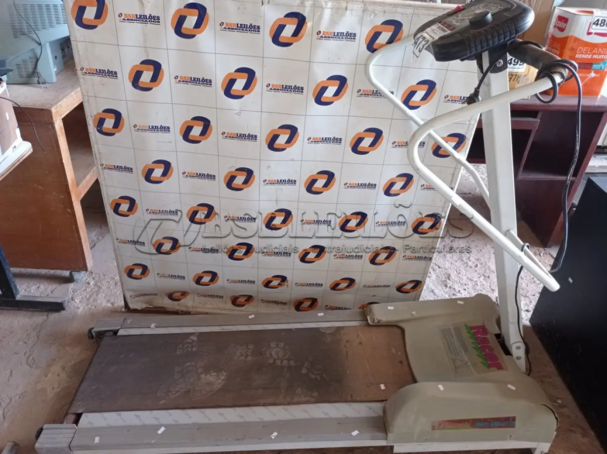 LOTE 473 - 01 ESTEIRA ERGOMÉTRICA. (NO ESTADO) ATENÇÃO! FAZER A VISITAÇÃO ANTES DE ARREMATAR, NÃO SABEMOS SE FUNCIONA. LEILÃO NÃO TEM GARANTIA E NEM DEVOLUÇÃO, SUJEITO A POSSÍVEIS AVARIAS VISÍVEIS/OCULTAS E/OU AUSÊNCIA DE COMPONENTES.