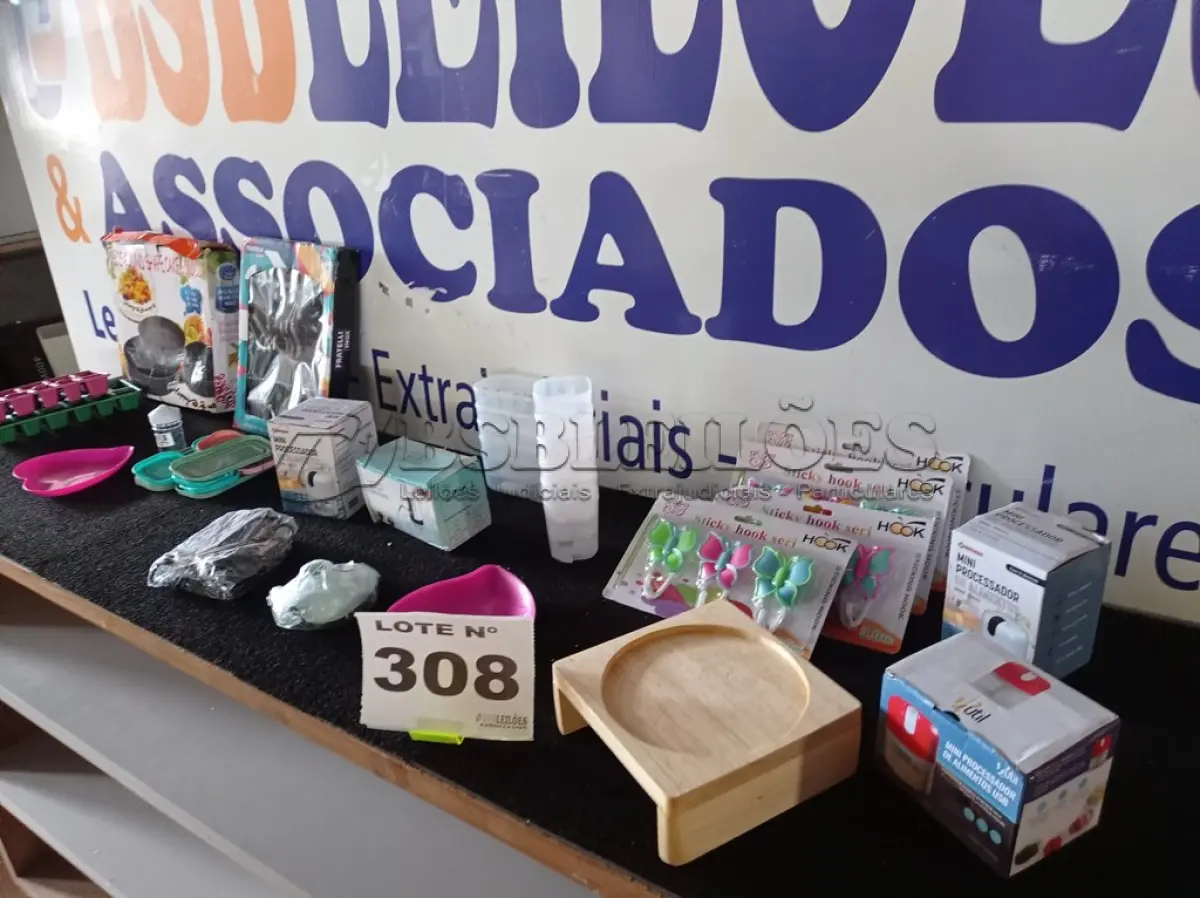 LOTE 308 - 30 – ITENS PARA COZINHA DIVERSOS (APROXIMADAMENTE) (NO ESTADO, NÃO SABEMOS SE FUNCIONA. LEILÃO NÃO TEM GARANTIA E NEM DEVOLUÇÃO, SUJEITO A POSSÍVEIS AVARIAS VISÍVEIS/OCULTAS E/OU AUSÊNCIA DE COMPONENTES)