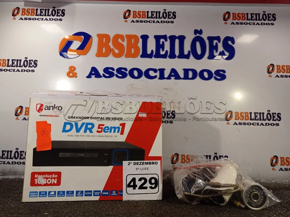 LOTE 429 - 01 DVR E 03 CÂMERAS DE SEGURANÇA. (NO ESTADO) ATENÇÃO! FAZER A VISITAÇÃO ANTES DE ARREMATAR, NÃO SABEMOS SE FUNCIONA. LEILÃO NÃO TEM GARANTIA E NEM DEVOLUÇÃO, SUJEITO A POSSÍVEIS AVARIAS VISÍVEIS/OCULTAS E/OU AUSÊNCIA DE COMPONENTES.