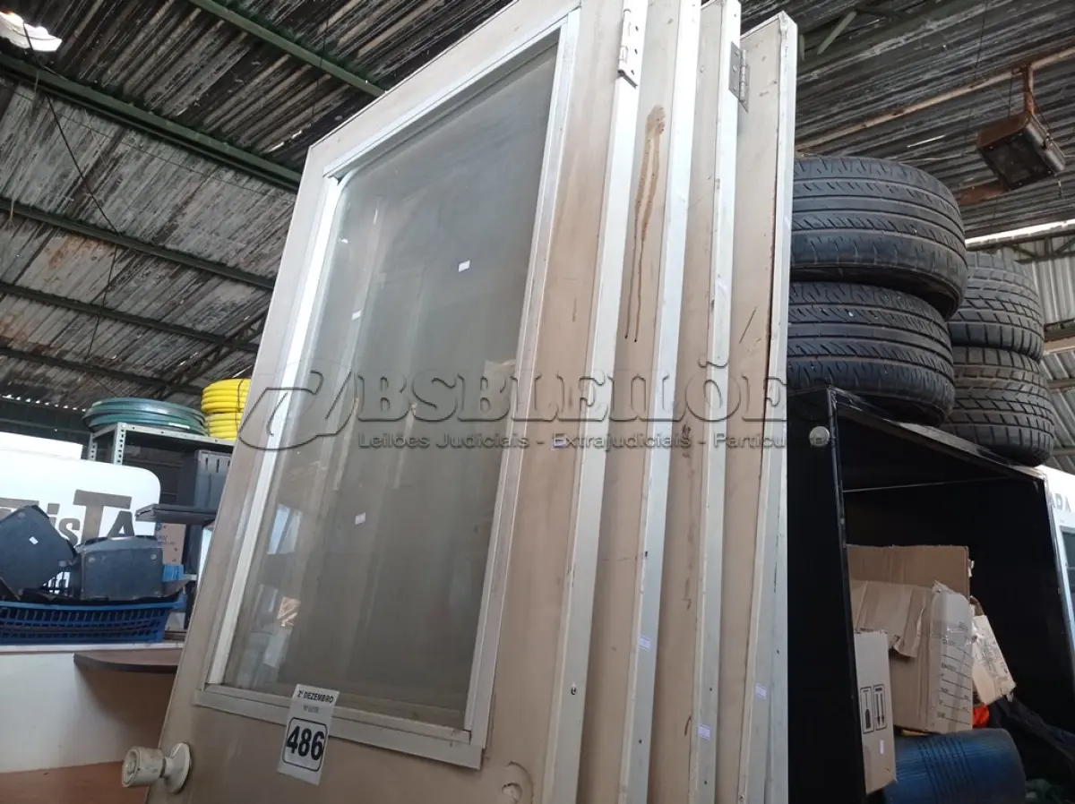 LOTE 486 - 05 PORTAS PARA DIVISÓRIAS. (NO ESTADO) ATENÇÃO! FAZER A VISITAÇÃO ANTES DE ARREMATAR, NÃO SABEMOS SE FUNCIONA. LEILÃO NÃO TEM GARANTIA E NEM DEVOLUÇÃO, SUJEITO A POSSÍVEIS AVARIAS VISÍVEIS/OCULTAS E/OU AUSÊNCIA DE COMPONENTES.