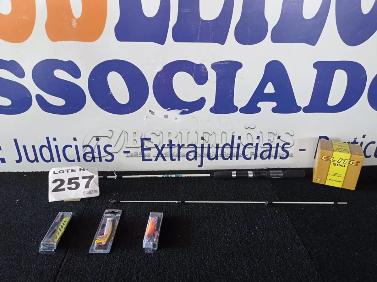 LOTE 257 - 05 - ITENS PARA PESCA DIVERSOS (NO ESTADO, NÃO SABEMOS SE FUNCIONA. LEILÃO NÃO TEM GARANTIA E NEM DEVOLUÇÃO, SUJEITO A POSSÍVEIS AVARIAS VISÍVEIS/OCULTAS E/OU AUSÊNCIA DE COMPONENTES)