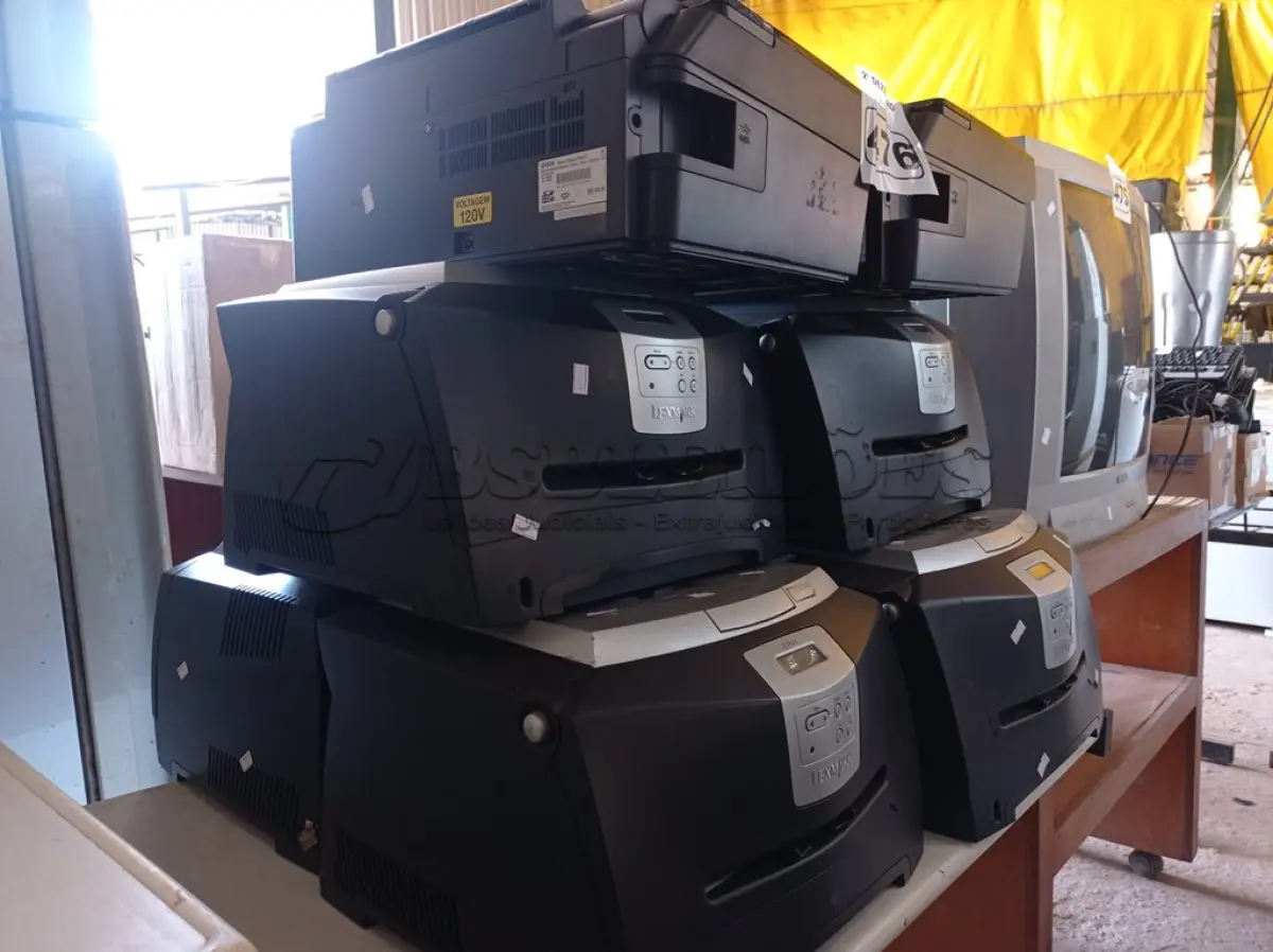 LOTE 476 - 08 IMPRESSORAS SENDO 06 LEXMARK E 02 EPSON. (NO ESTADO) ATENÇÃO! FAZER A VISITAÇÃO ANTES DE ARREMATAR, NÃO SABEMOS SE FUNCIONA. LEILÃO NÃO TEM GARANTIA E NEM DEVOLUÇÃO, SUJEITO A POSSÍVEIS AVARIAS VISÍVEIS/OCULTAS E/OU AUSÊNCIA DE COMPONENTES.