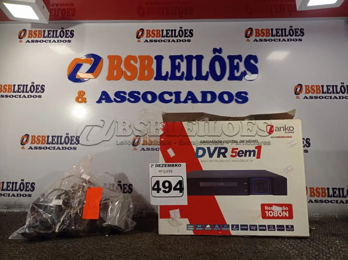 LOTE 494 - 01 DVR E 03 CÂMERAS DE SEGURANÇA. (NO ESTADO) ATENÇÃO! FAZER A VISITAÇÃO ANTES DE ARREMATAR, NÃO SABEMOS SE FUNCIONA. LEILÃO NÃO TEM GARANTIA E NEM DEVOLUÇÃO, SUJEITO A POSSÍVEIS AVARIAS VISÍVEIS/OCULTAS E/OU AUSÊNCIA DE COMPONENTES.