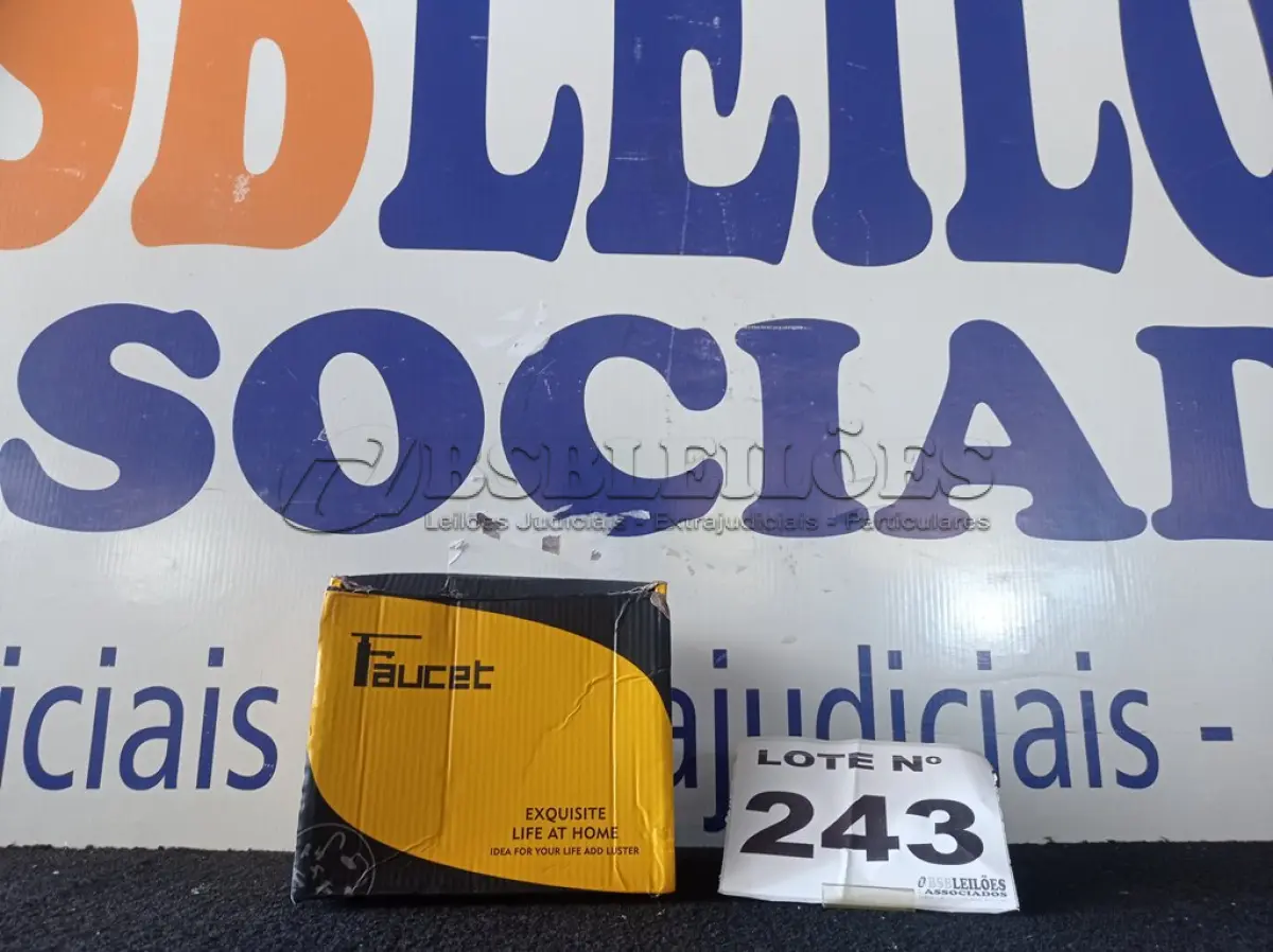 LOTE 243 - 01 - TORNEIRA BANHEIRO MONOCOMANDO MISTURADOR MODERNA PRETO FOSCO (NO ESTADO, NÃO SABEMOS SE FUNCIONA. LEILÃO NÃO TEM GARANTIA E NEM DEVOLUÇÃO, SUJEITO A POSSÍVEIS AVARIAS VISÍVEIS/OCULTAS E/OU AUSÊNCIA DE COMPONENTES)