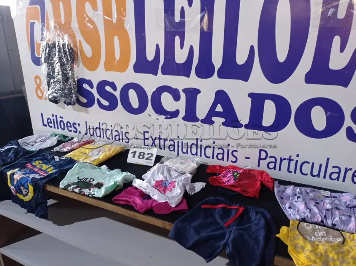 LOTE 182 - 30 – PEÇAS DE ROUPAS INFANTIS (APROXIMADAMENTE) (NO ESTADO, NÃO SABEMOS SE FUNCIONA. LEILÃO NÃO TEM GARANTIA E NEM DEVOLUÇÃO, SUJEITO A POSSÍVEIS AVARIAS VISÍVEIS/OCULTAS E/OU AUSÊNCIA DE COMPONENTES)